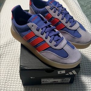 adidas 8.5 Women's Sneakers Brand New in box!